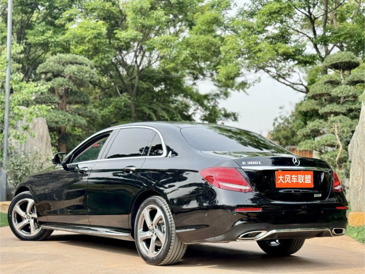 奔馳 奔馳E級(jí)  2018款 改款 E 300 L 運(yùn)動(dòng)豪華型圖片