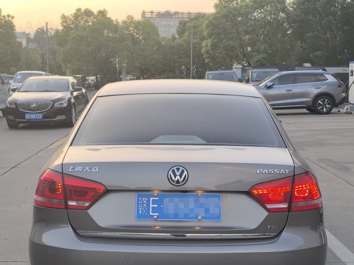 2013年9月大眾 帕薩特  2014款 1.8TSI DSG御尊導(dǎo)航版