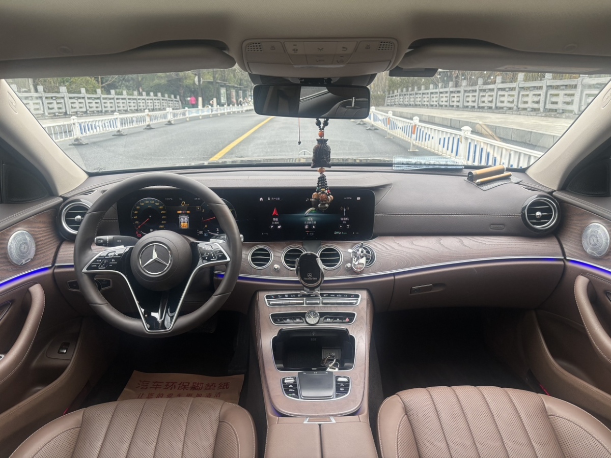 奔驰 奔驰E级  2021款 改款 E 300 L 尊贵运动型图片