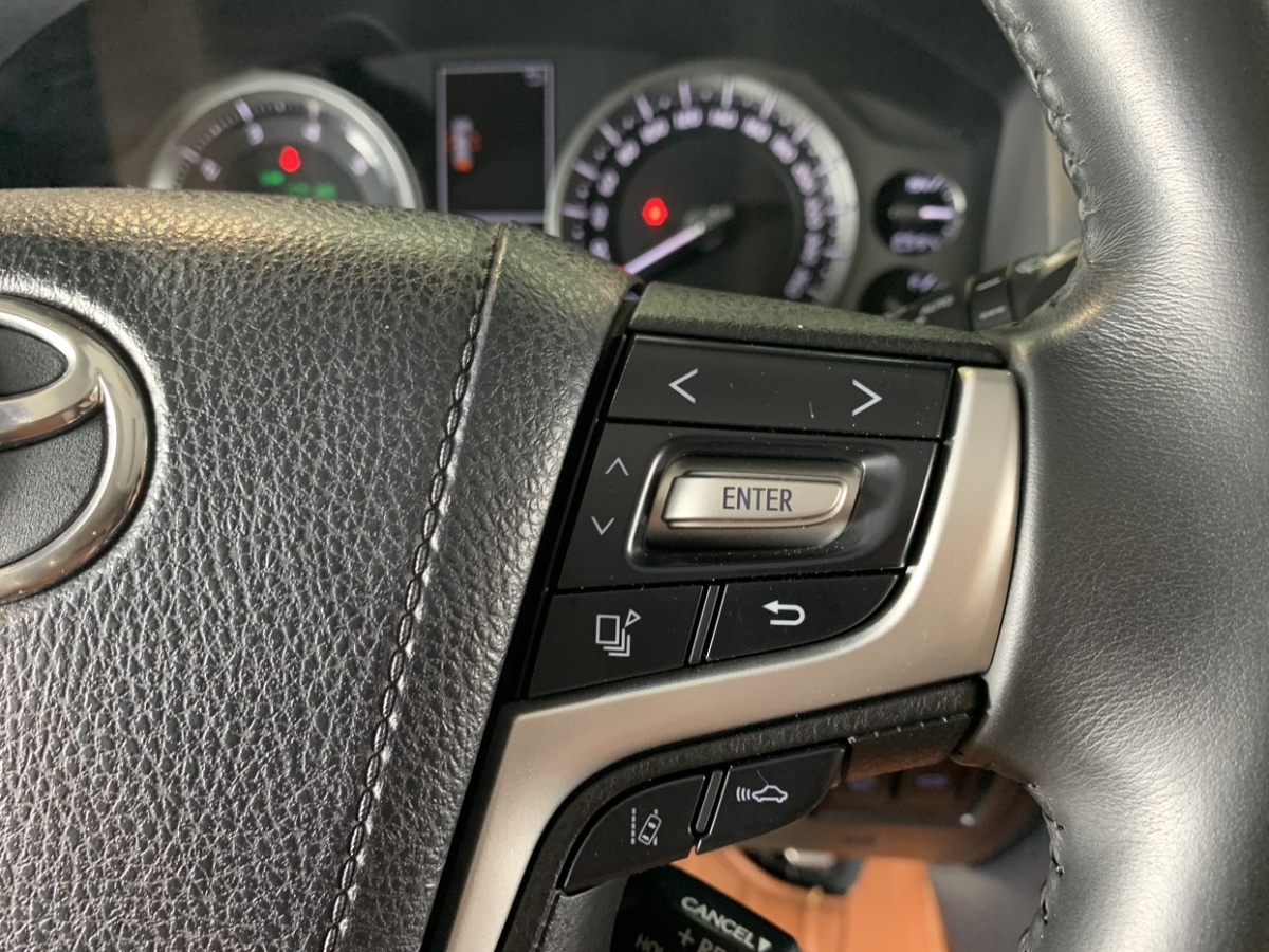 豐田 蘭德酷路澤  2018款 5.7L VX-R 12氣 底升(中東版)圖片