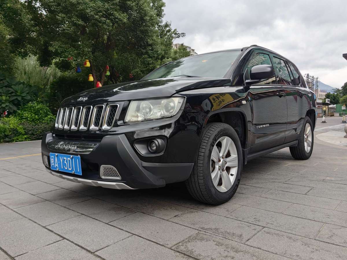 2012年02月Jeep 指南者  2012款 2.0L 兩驅(qū)運(yùn)動版