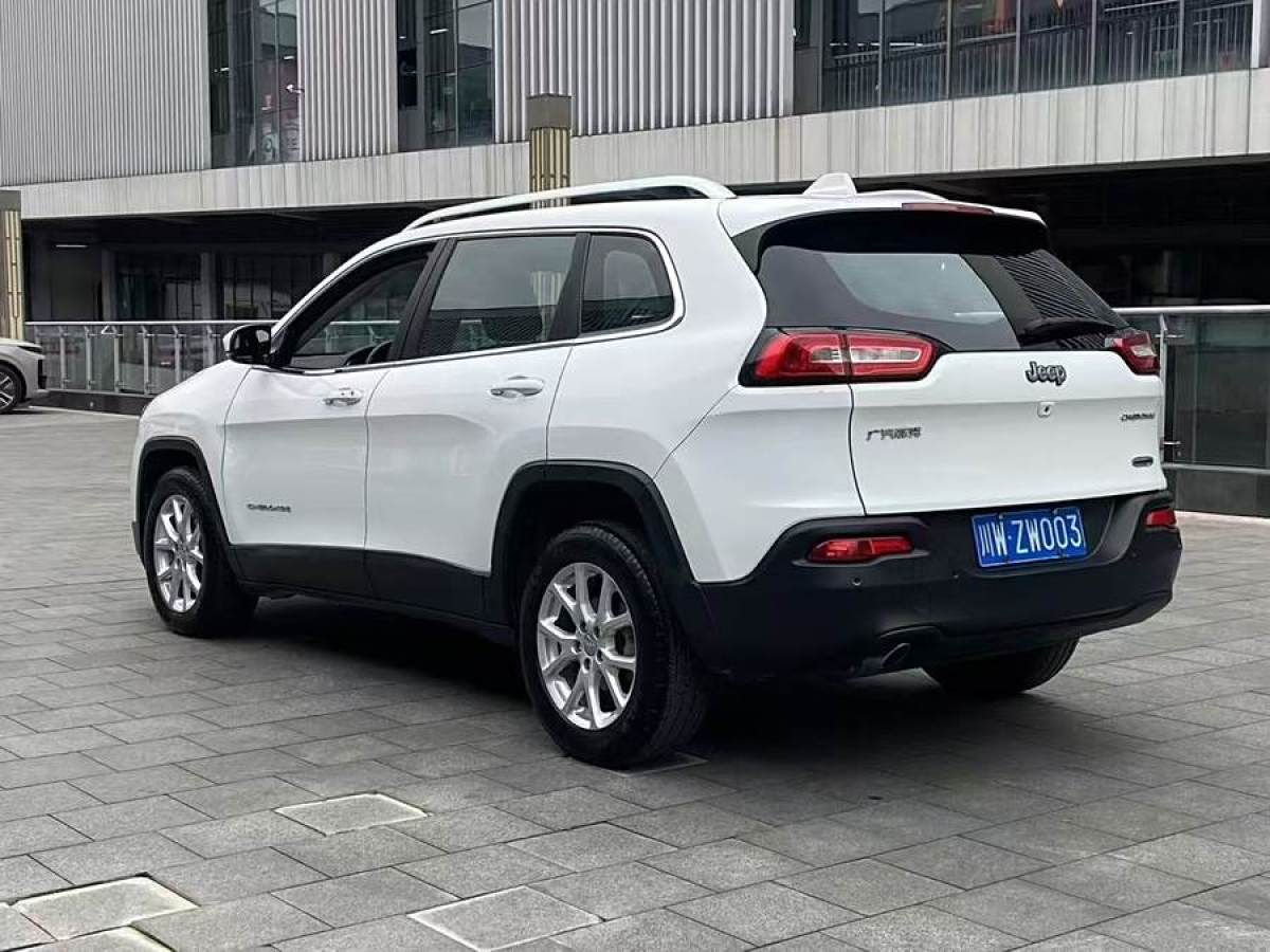 Jeep 自由光  2016款 2.0L 優(yōu)越版圖片