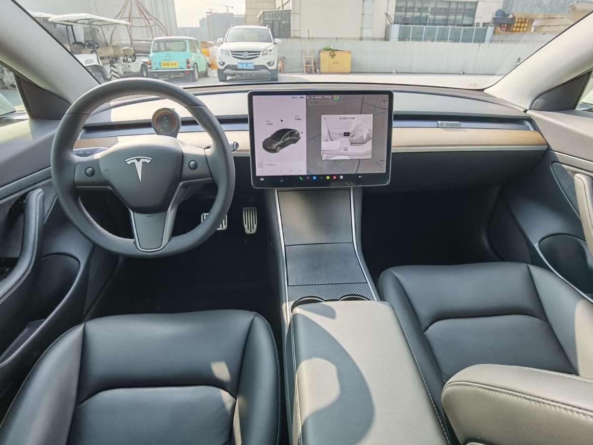 特斯拉 Model 3  2019款 標(biāo)準(zhǔn)續(xù)航后驅(qū)升級(jí)版圖片