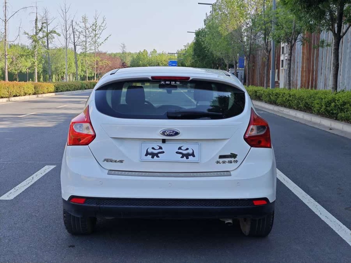 福特 ?？怂? 2012款 兩廂 1.6L 手動(dòng)舒適型圖片