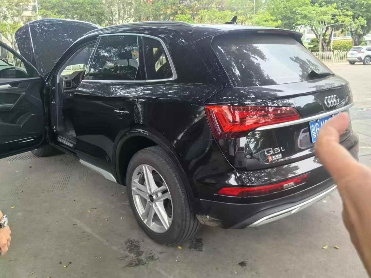 奧迪 奧迪Q5 e-tron  2022款 40 e-tron 星耀型 機(jī)甲套裝圖片
