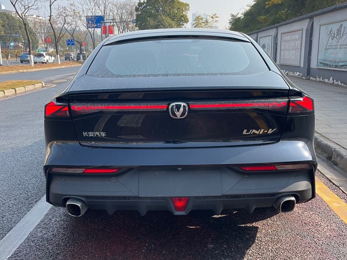 長(zhǎng)安 長(zhǎng)安UNI-V  2022款 1.5T 尊貴型圖片