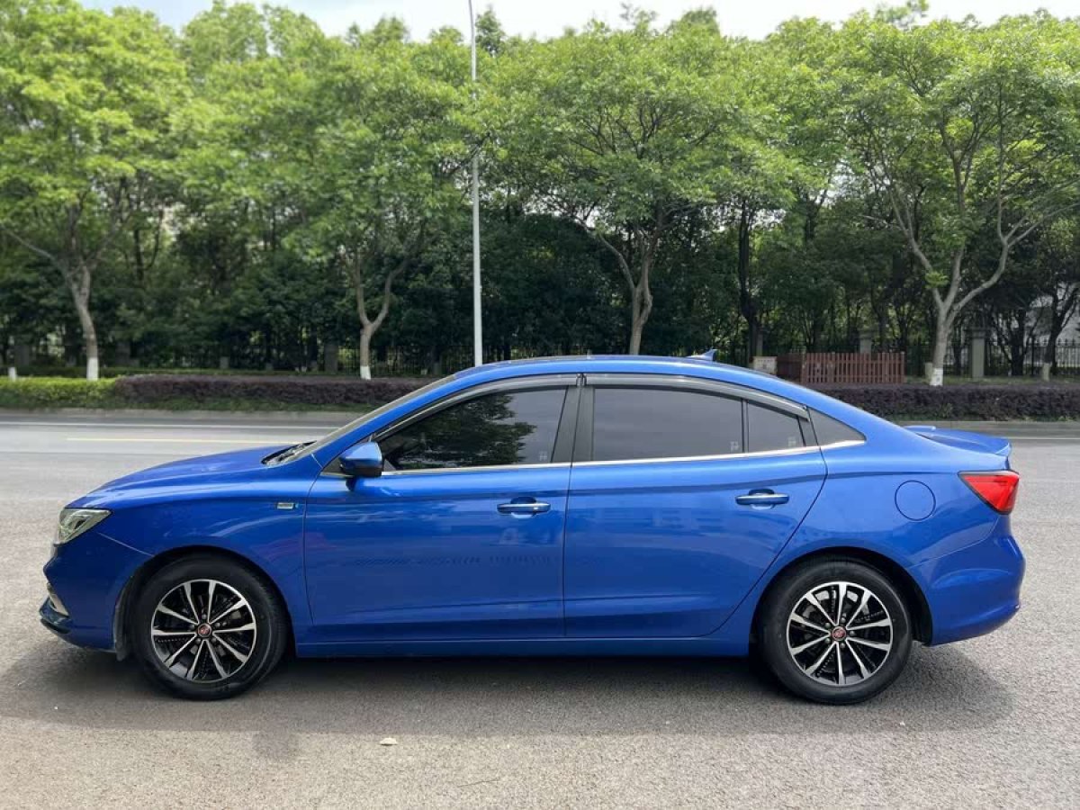 榮威 i5  2020款 1.5L 手動4G互聯(lián)領(lǐng)豪版圖片