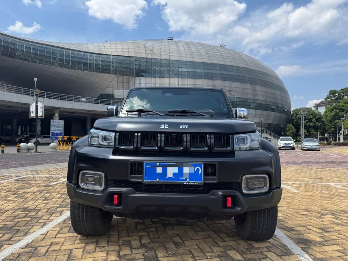 北京 BJ40  2023款 2.0D 自動四驅(qū)刀鋒英雄版?zhèn)b客型（前后電控鎖）圖片