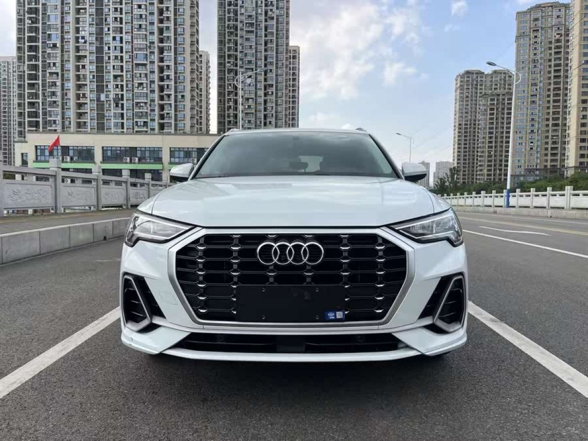 奧迪 奧迪Q3  2019款  35 TFSI 時(shí)尚動(dòng)感型圖片