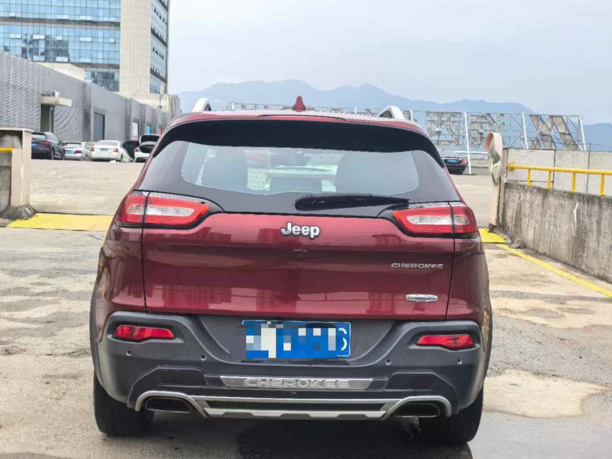 Jeep 自由光  2016款 2.0L 優(yōu)越版圖片