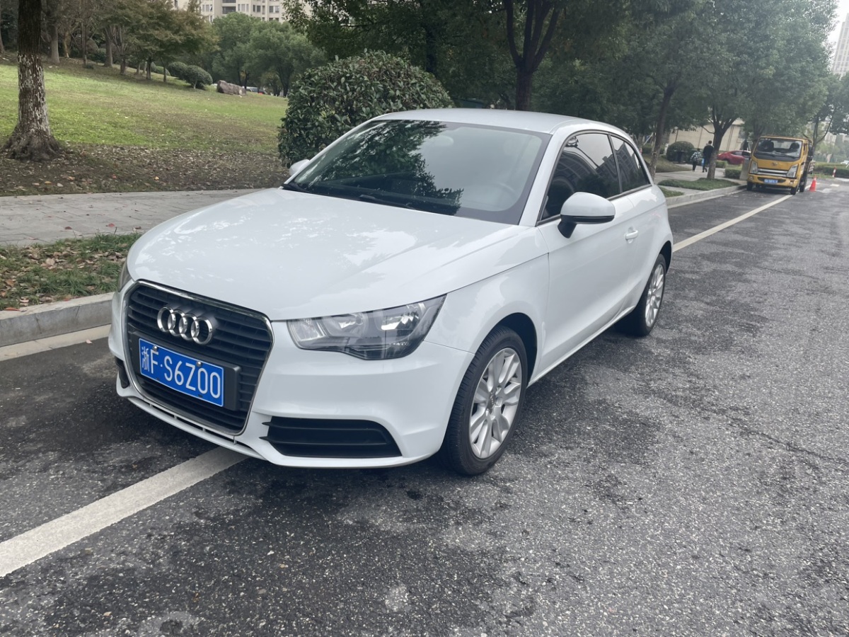 奧迪 奧迪A1  2014款 30 TFSI 時(shí)尚型圖片