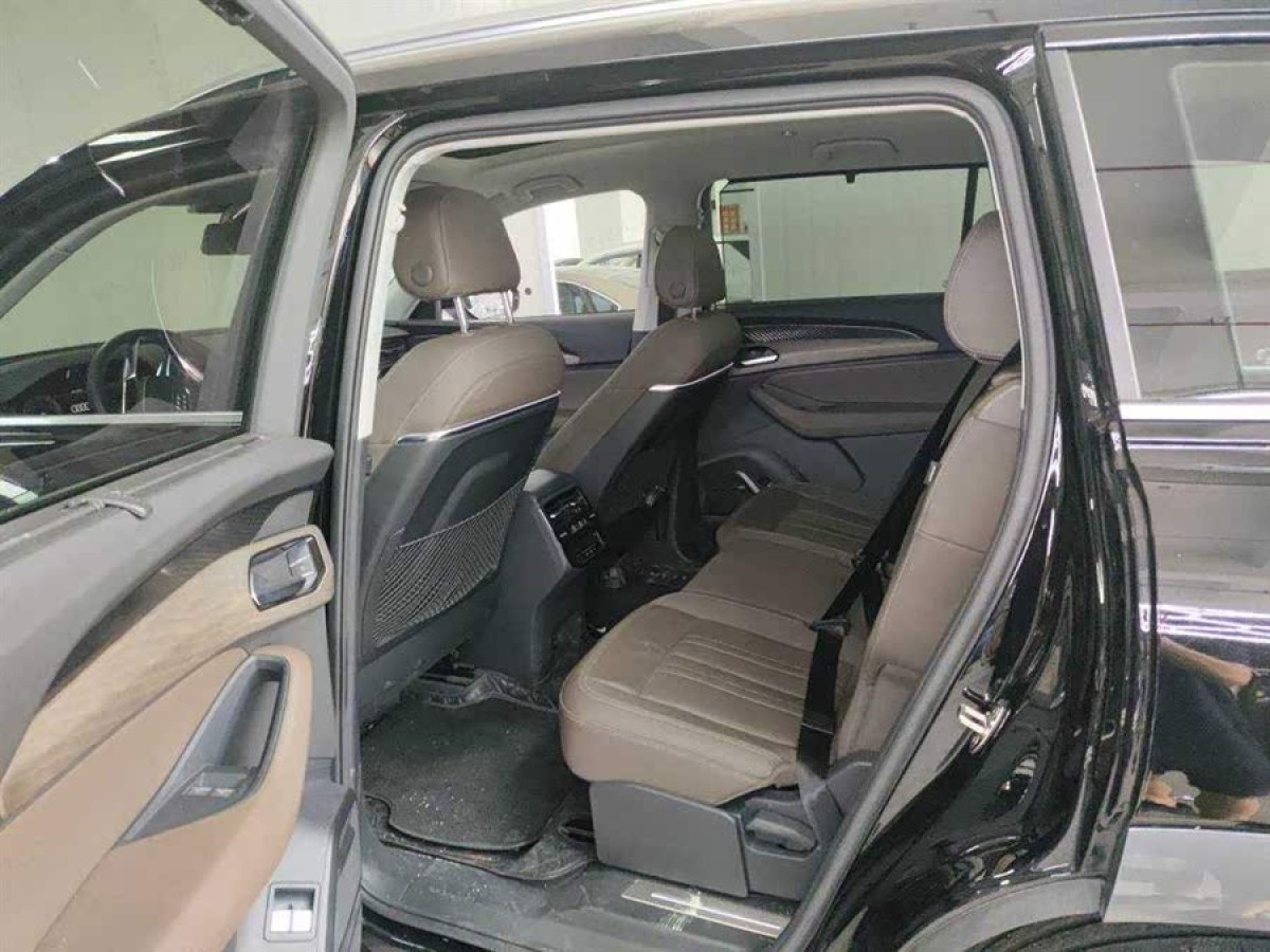 奧迪 奧迪Q6  2022款 45 TFSI quattro 齊云型 羽林套裝圖片