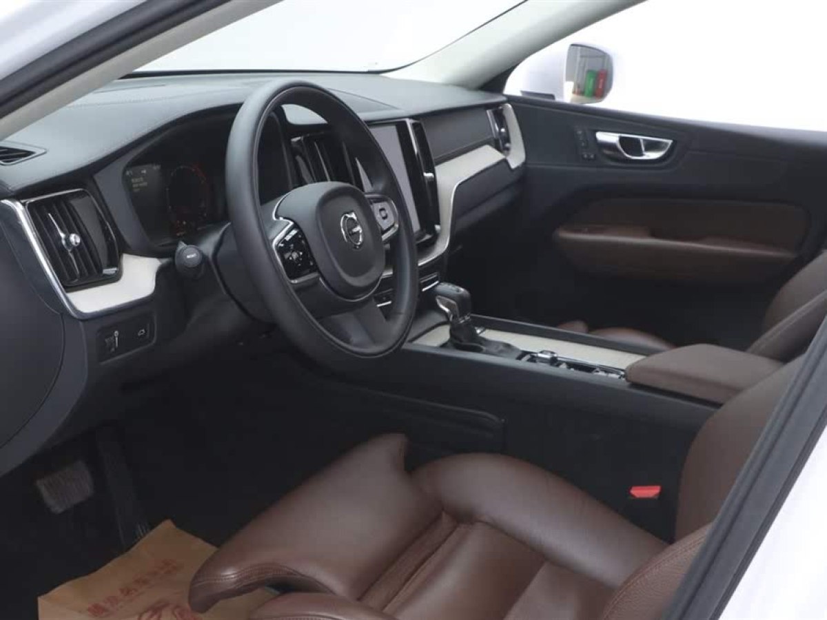 沃爾沃 XC60  2020款 T5 四驅(qū)智遠(yuǎn)豪華版圖片