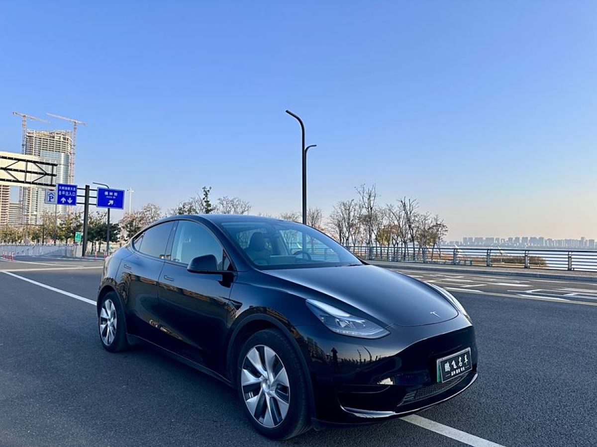 特斯拉 Model 3  2023款 長(zhǎng)續(xù)航煥新版 雙電機(jī)全輪驅(qū)動(dòng)圖片