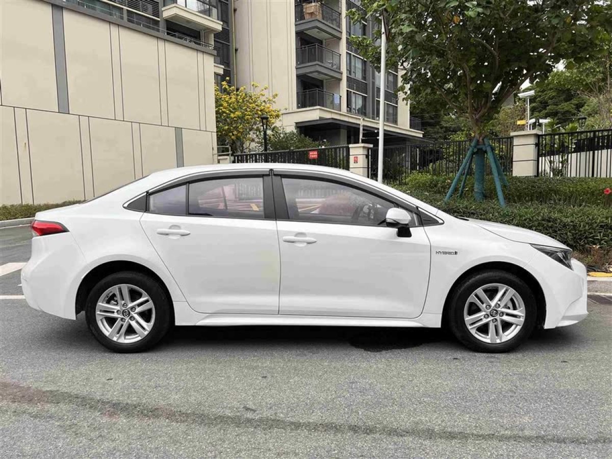 豐田 雷凌  2022款 雙擎 1.8H E-CVT領(lǐng)先版圖片