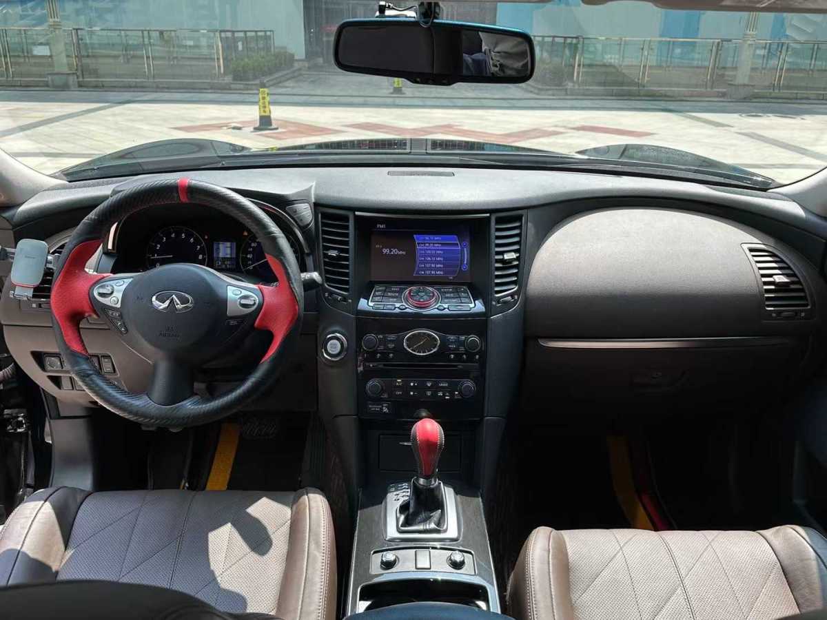 英菲尼迪 QX70  2013款 3.7L 標(biāo)準(zhǔn)版圖片