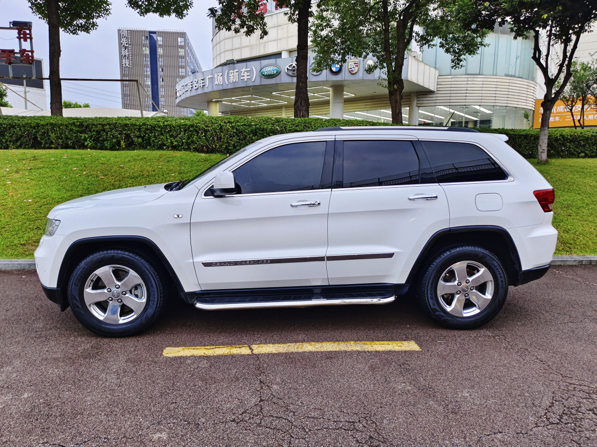 2013年1月Jeep 大切諾基  2012款 3.6L 豪華導(dǎo)航版