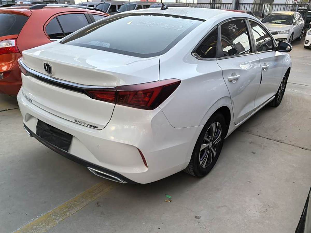 長安 逸動  2022款 PLUS 1.6L GDI 手動豪華型圖片