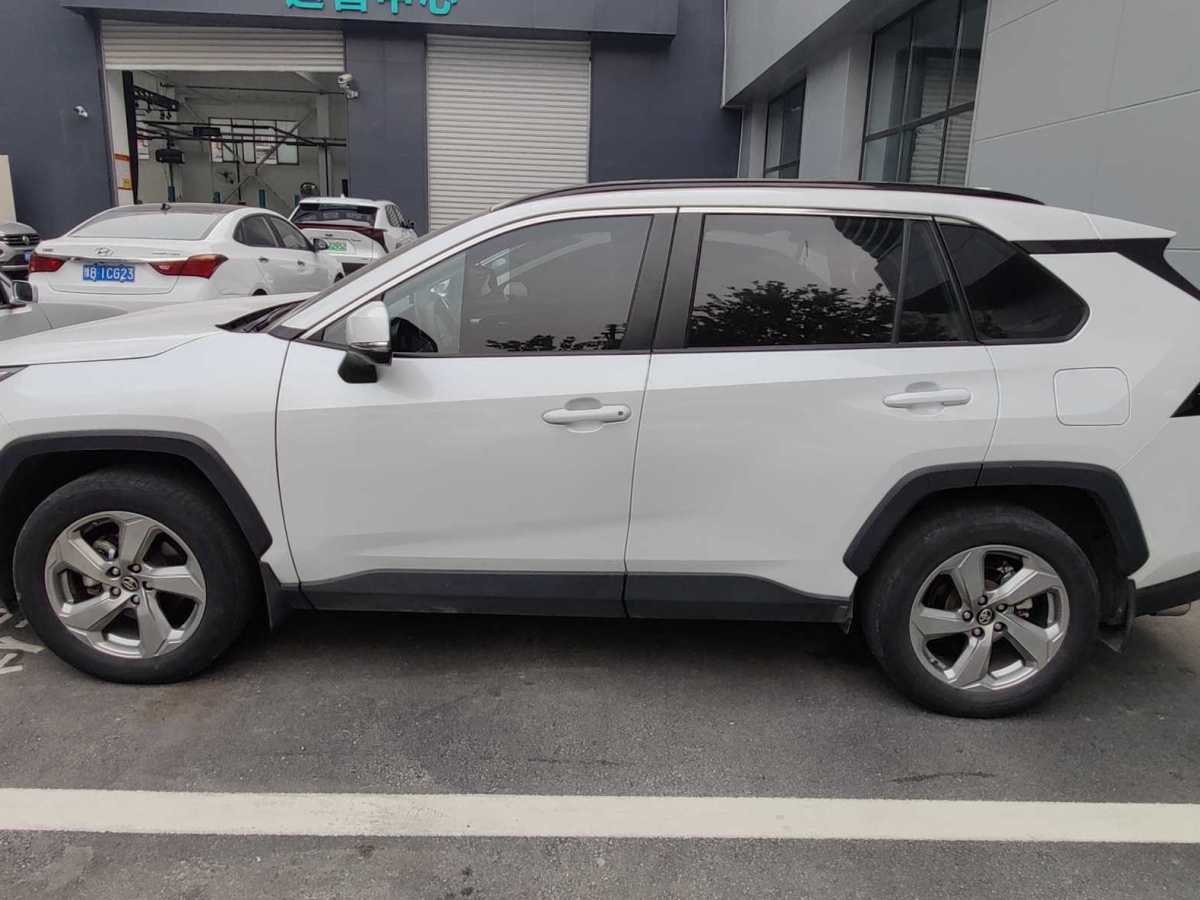 豐田 RAV4  2018款 榮放 2.0L CVT兩驅(qū)風(fēng)尚版圖片