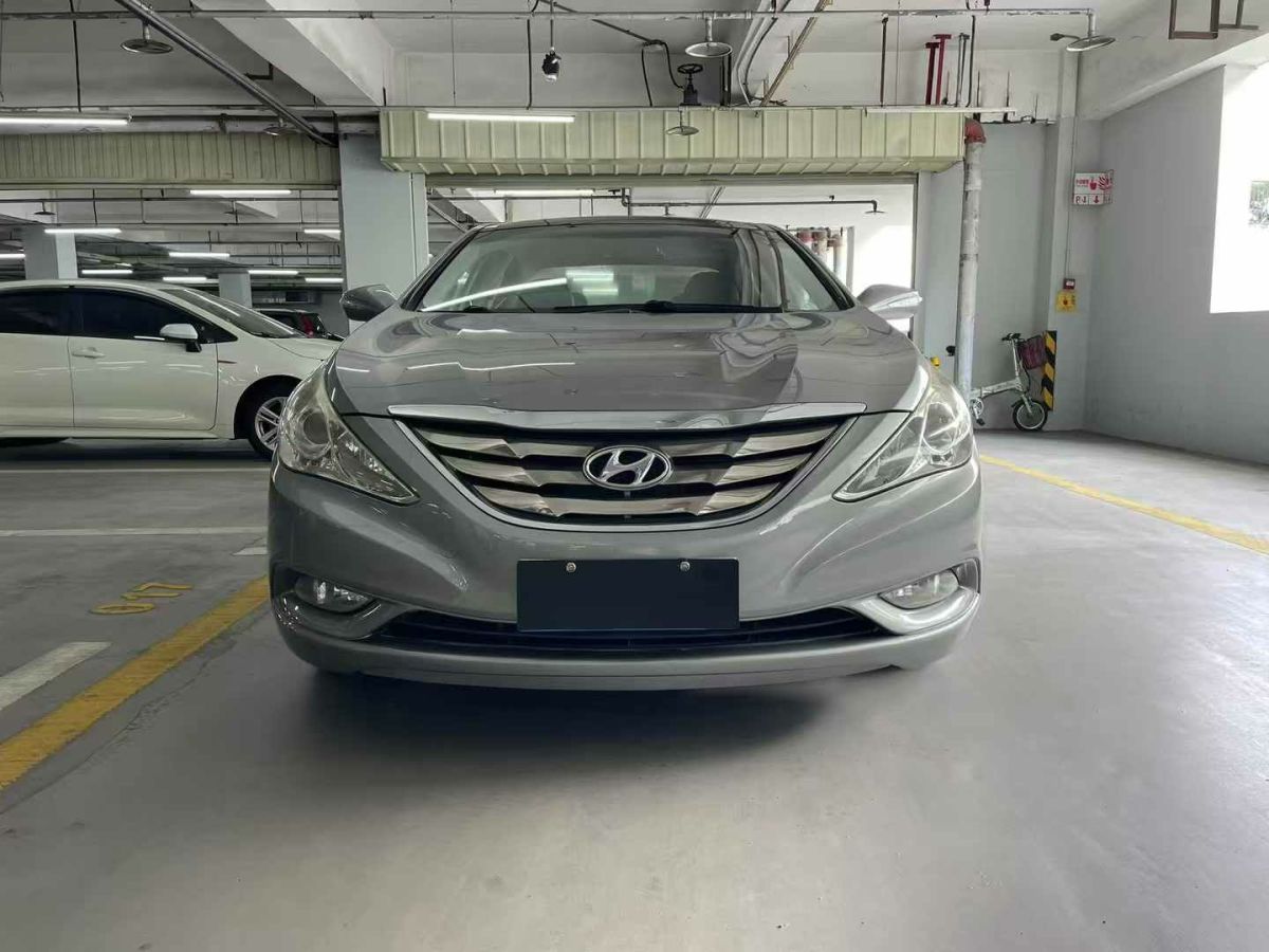 現(xiàn)代 ix35  2012款 2.0 GLS 兩驅(qū)精英天窗型圖片