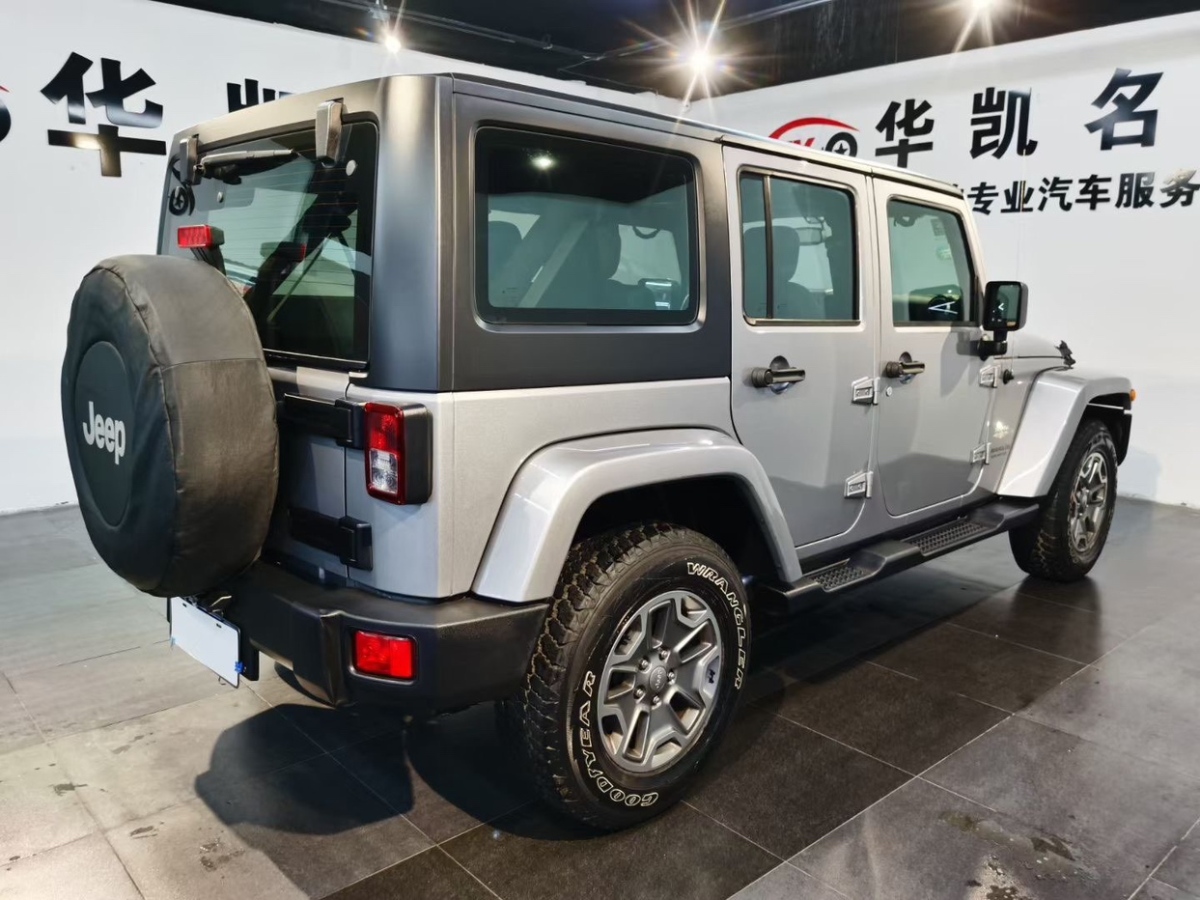 Jeep 牧馬人  2015款 3.0L Sahara 四門版圖片