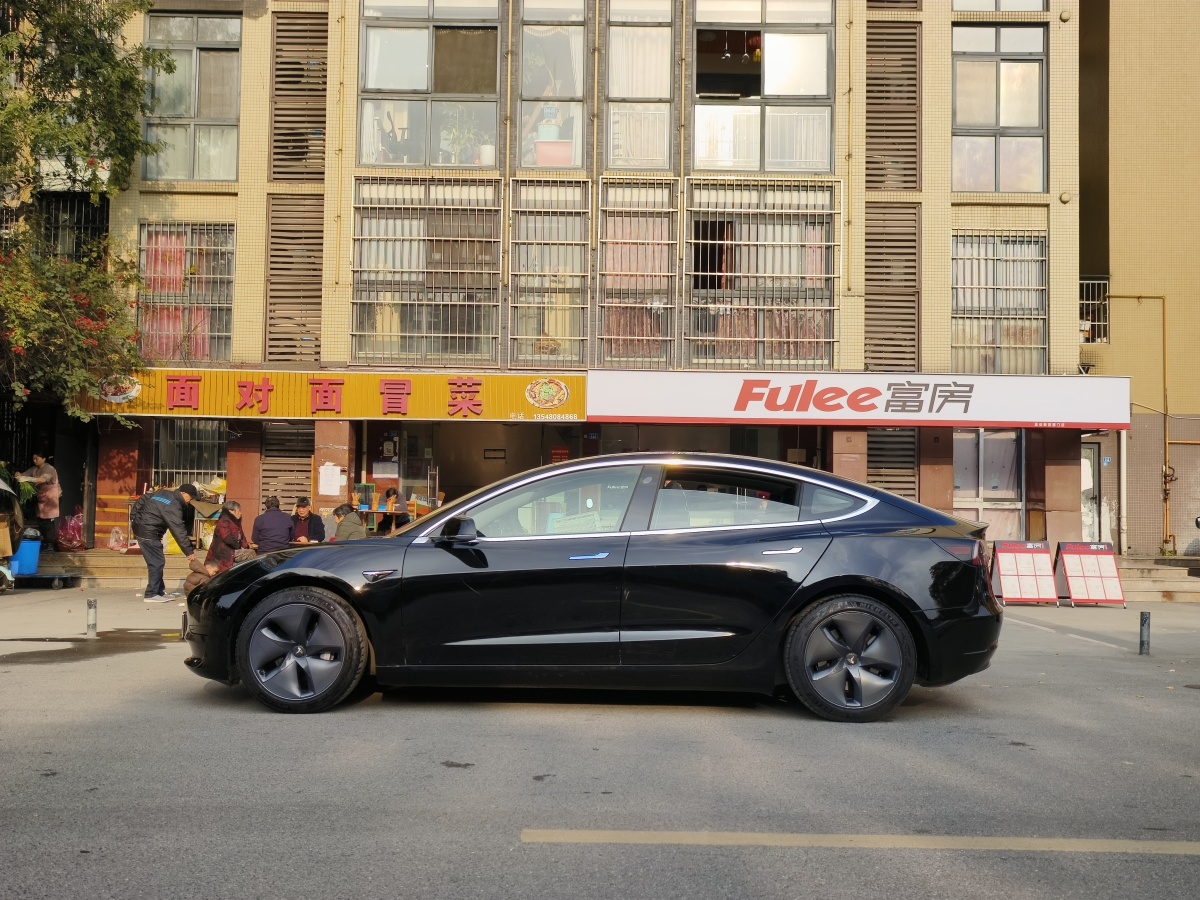 特斯拉 Model 3  2019款 標(biāo)準(zhǔn)續(xù)航后驅(qū)升級(jí)版圖片