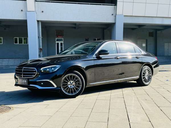 奔驰 奔驰E级  2021款 E 260 L 4MATIC