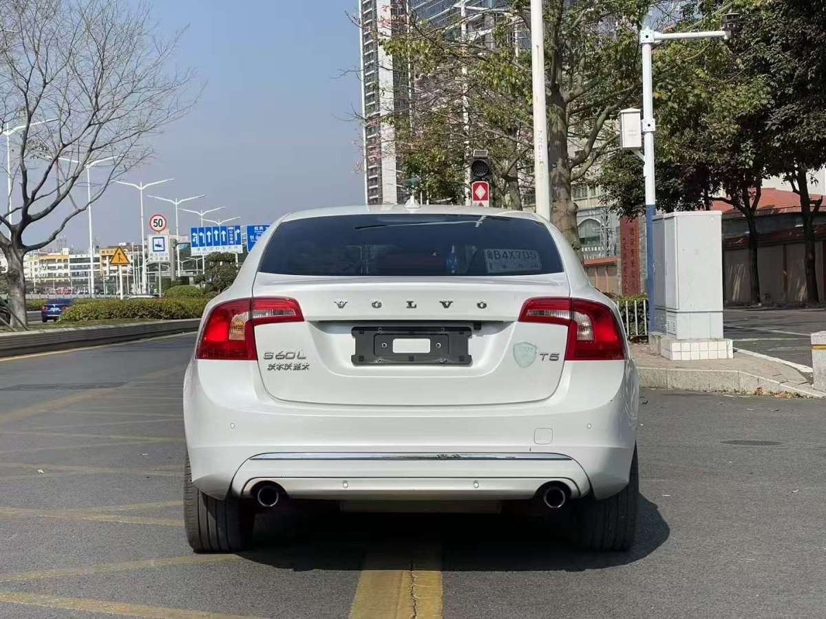 沃爾沃 S60L  2020款  T5 智進(jìn)進(jìn)階版圖片