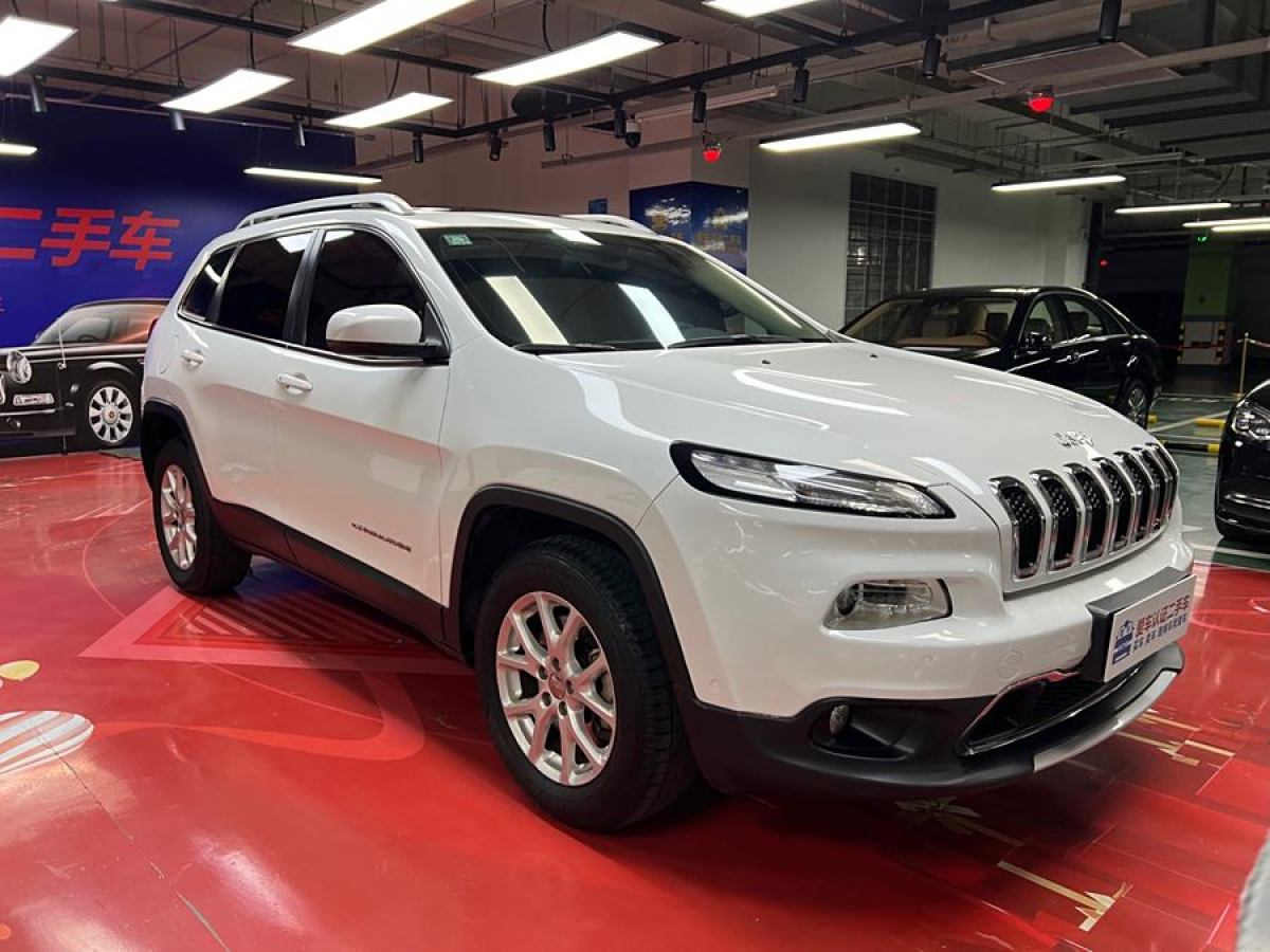 Jeep 自由光  2016款 2.4L 專業(yè)智能版圖片