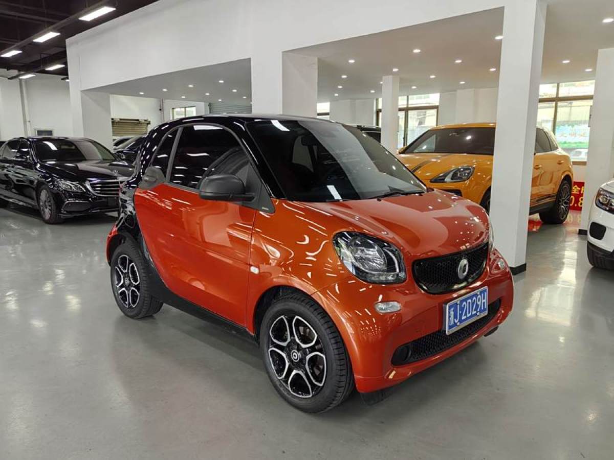 2019年10月smart fortwo  2019款 0.9T 66千瓦硬頂風(fēng)擎版 國(guó)VI