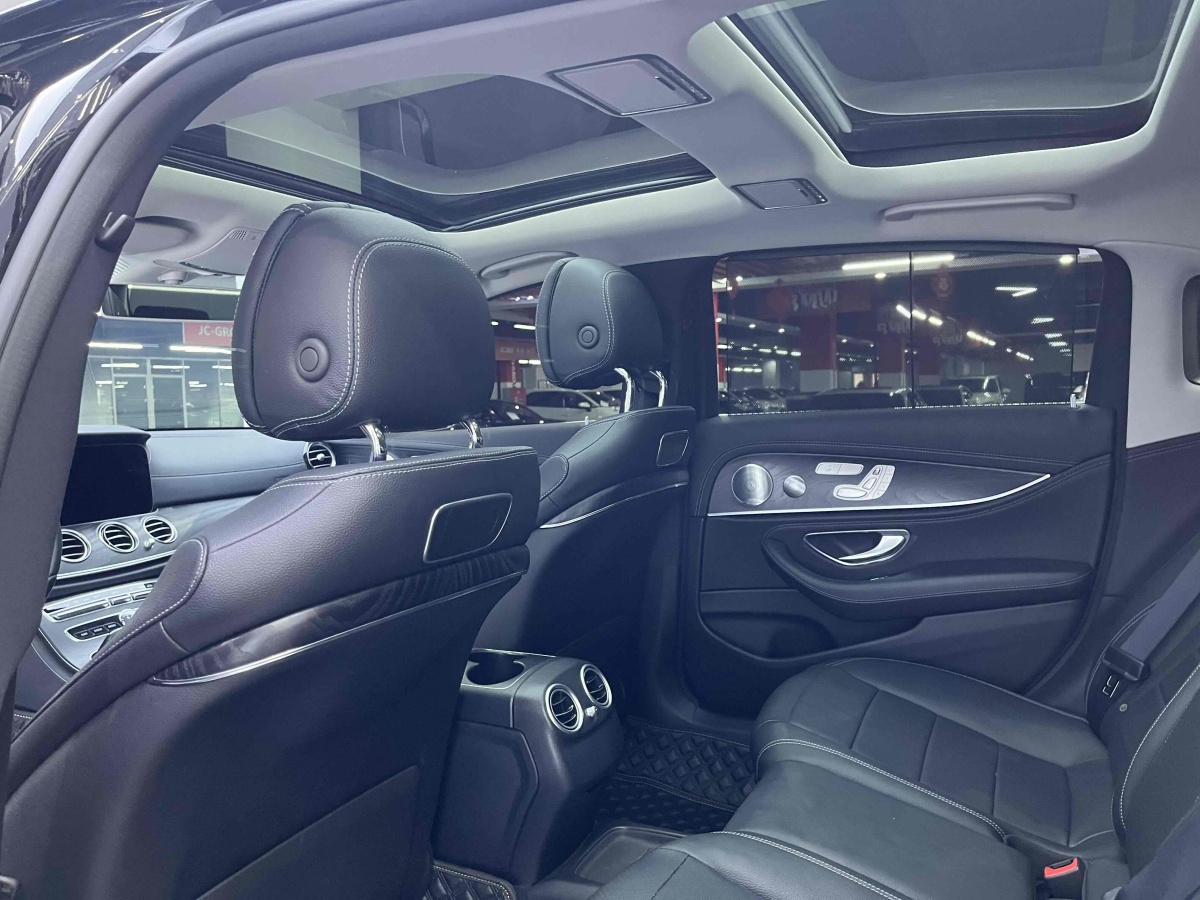 2019年4月奔驰 奔驰E级  2019款 改款 E 300 L 豪华型