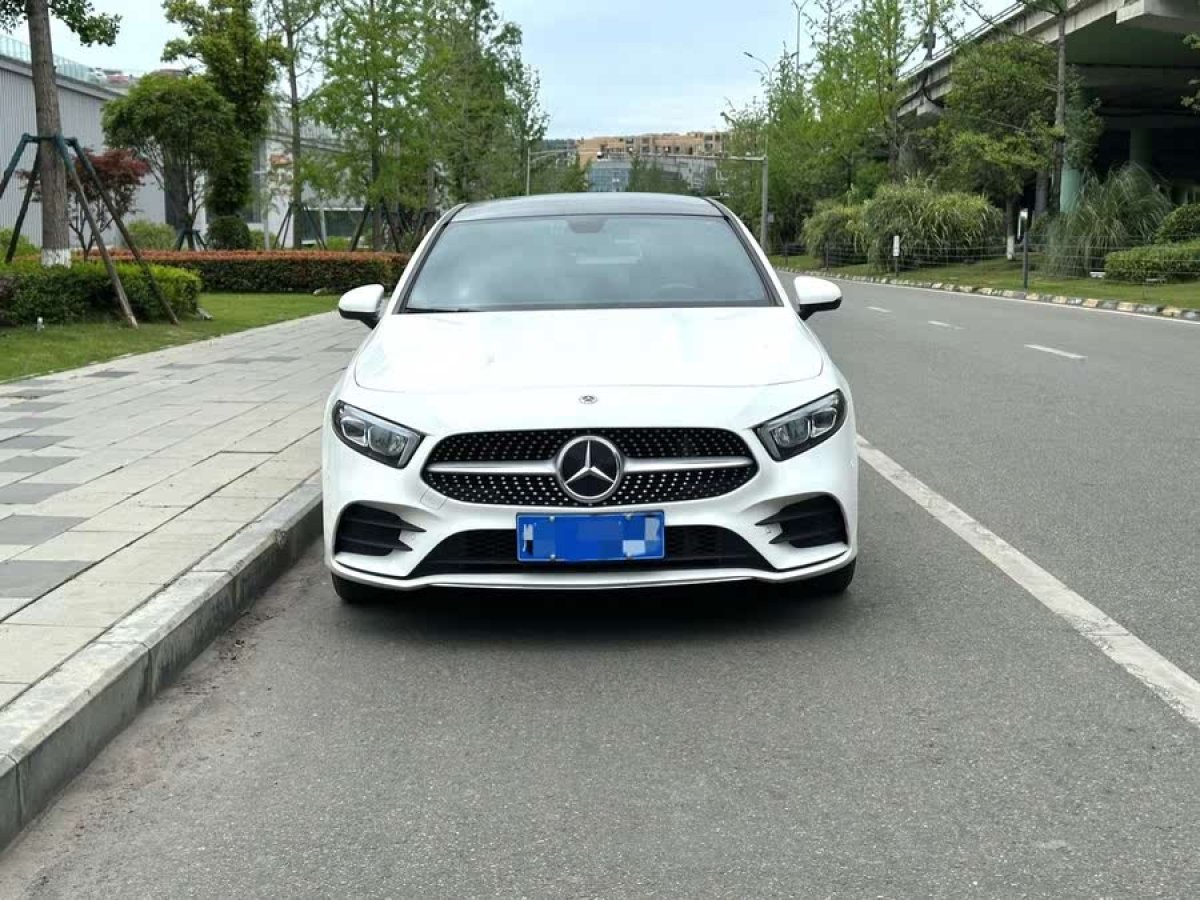 奔馳 奔馳A級  2020款 改款 A 200 L 運動轎車時尚型圖片