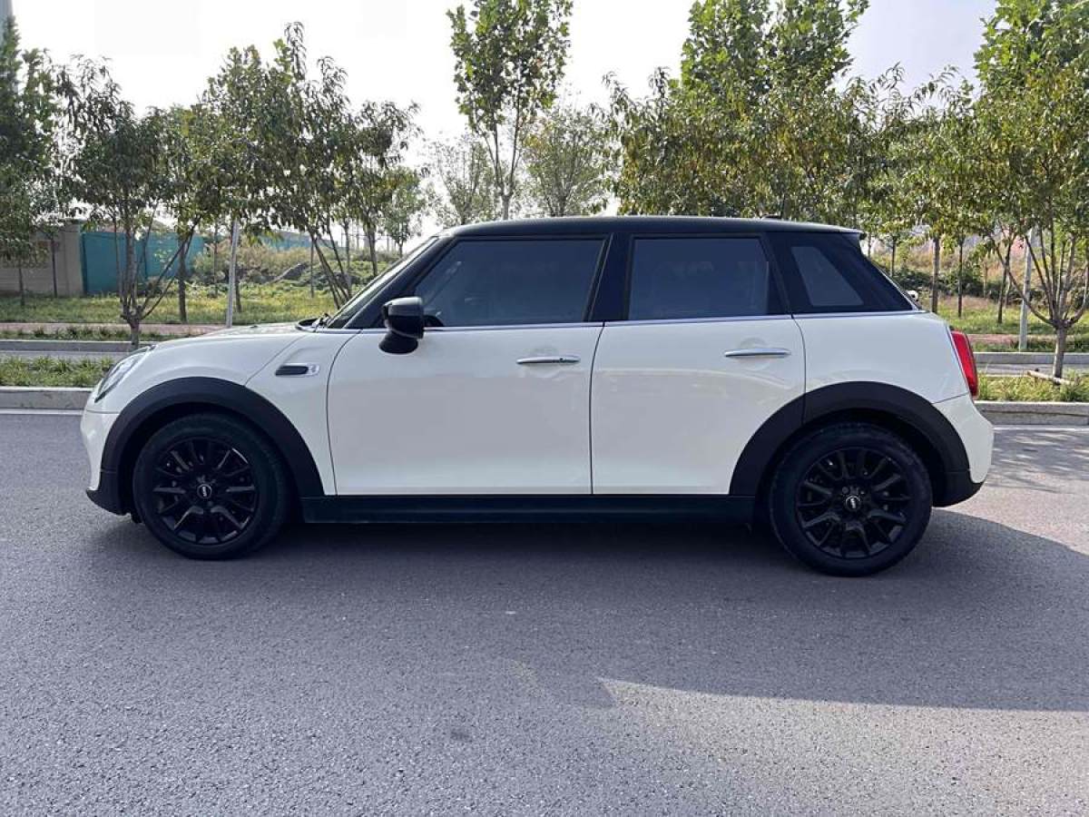 2021年2月MINI MINI  2021款 1.5T COOPER 經(jīng)典派 五門(mén)版