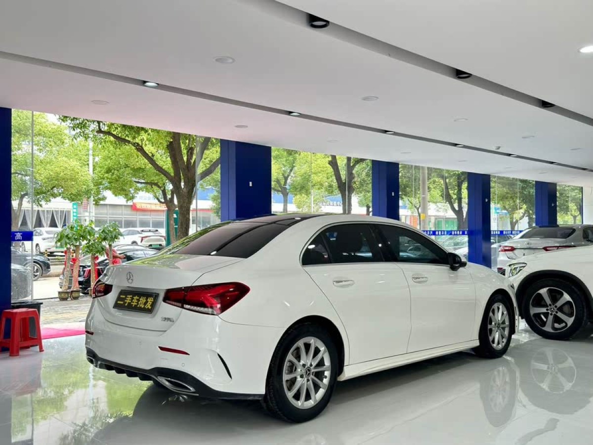 奔馳 奔馳A級(jí)  2021款 A 200 L 運(yùn)動(dòng)轎車(chē)時(shí)尚型圖片