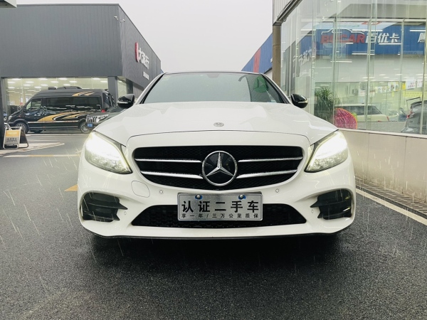 奔驰 奔驰C级  2019款 C 260 运动版 4MATIC