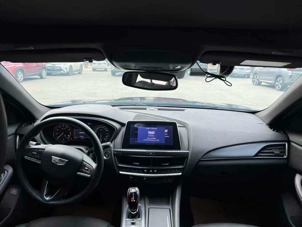 凱迪拉克 XT6  2022款 2.0T 七座兩驅(qū)豪華型圖片