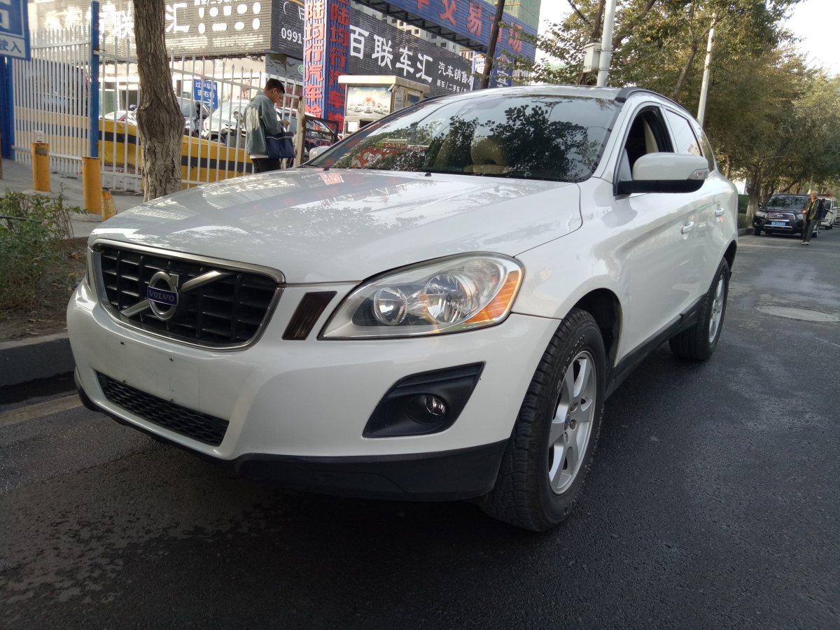 沃爾沃 xc60 2010款 t6 r-design 個性運動版 白色 手動擋 加入關注