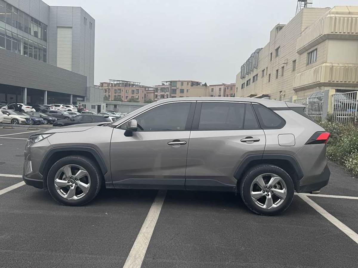 豐田 RAV4榮放  2020款 2.0L CVT兩驅(qū)風(fēng)尚版圖片