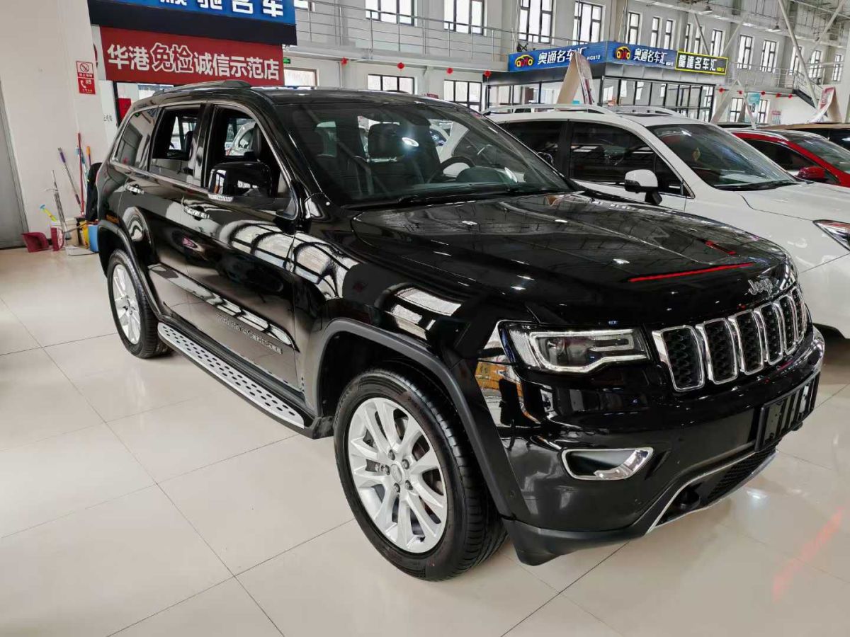 Jeep 大切諾基  2019款 3.0L 專業(yè)導(dǎo)航版圖片