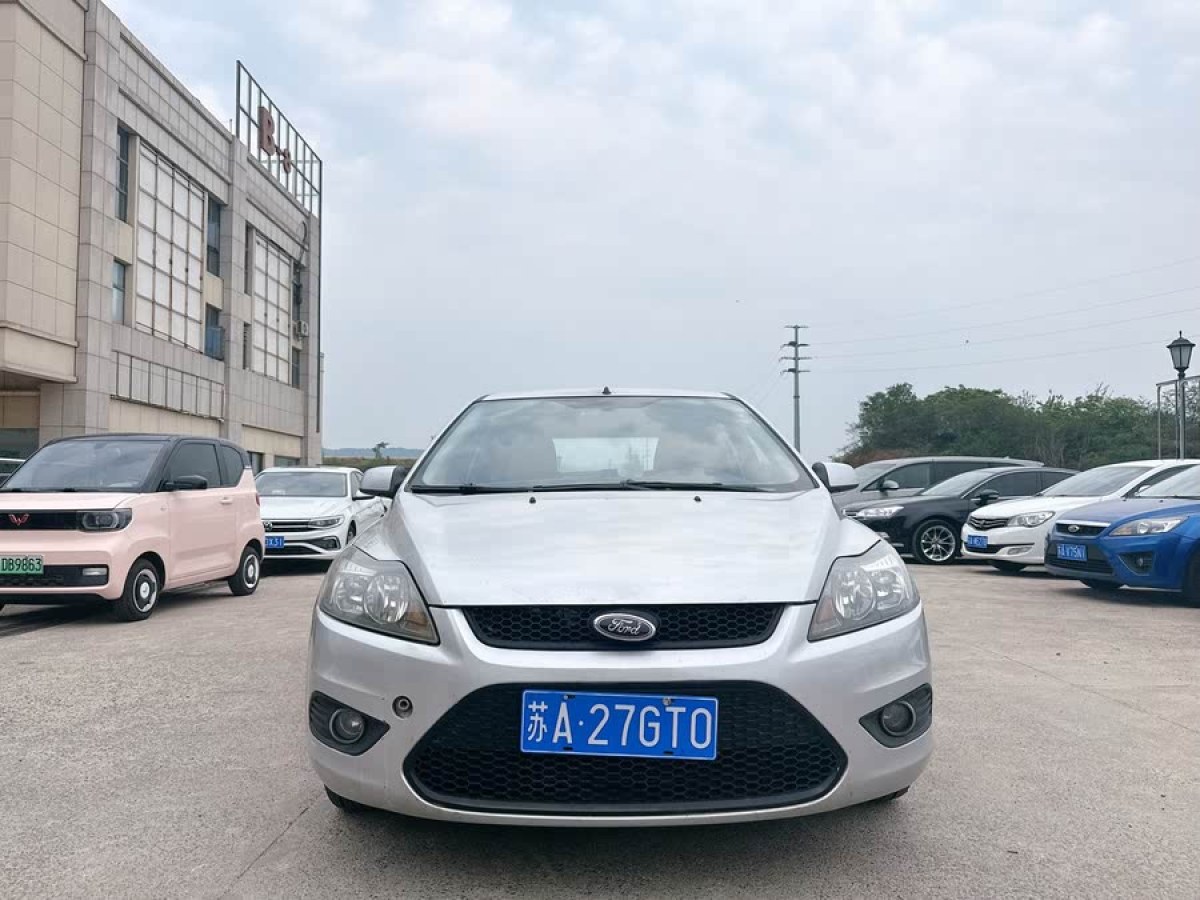 福特 ?？怂? 2013款 兩廂經(jīng)典 1.8L 自動(dòng)基本型圖片