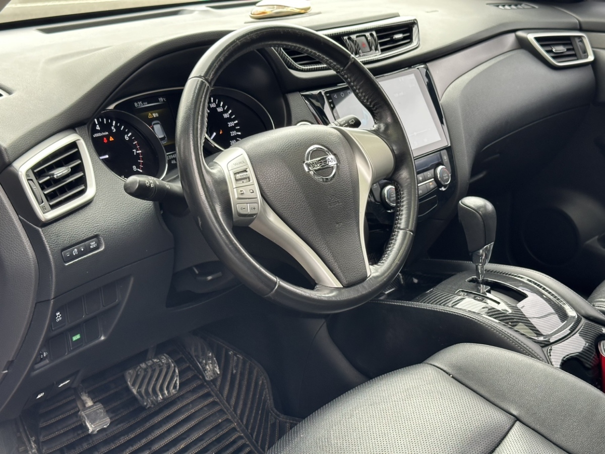 2016年6月日产 奇骏  2015款 2.0L CVT舒适MAX版 2WD