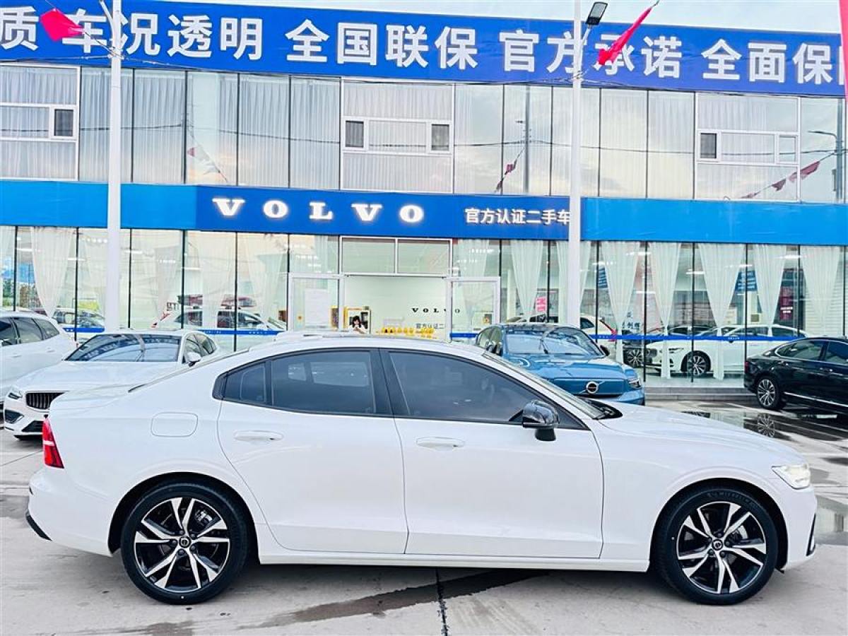 沃爾沃 S60L  2024款 B5 智雅運(yùn)動(dòng)版圖片