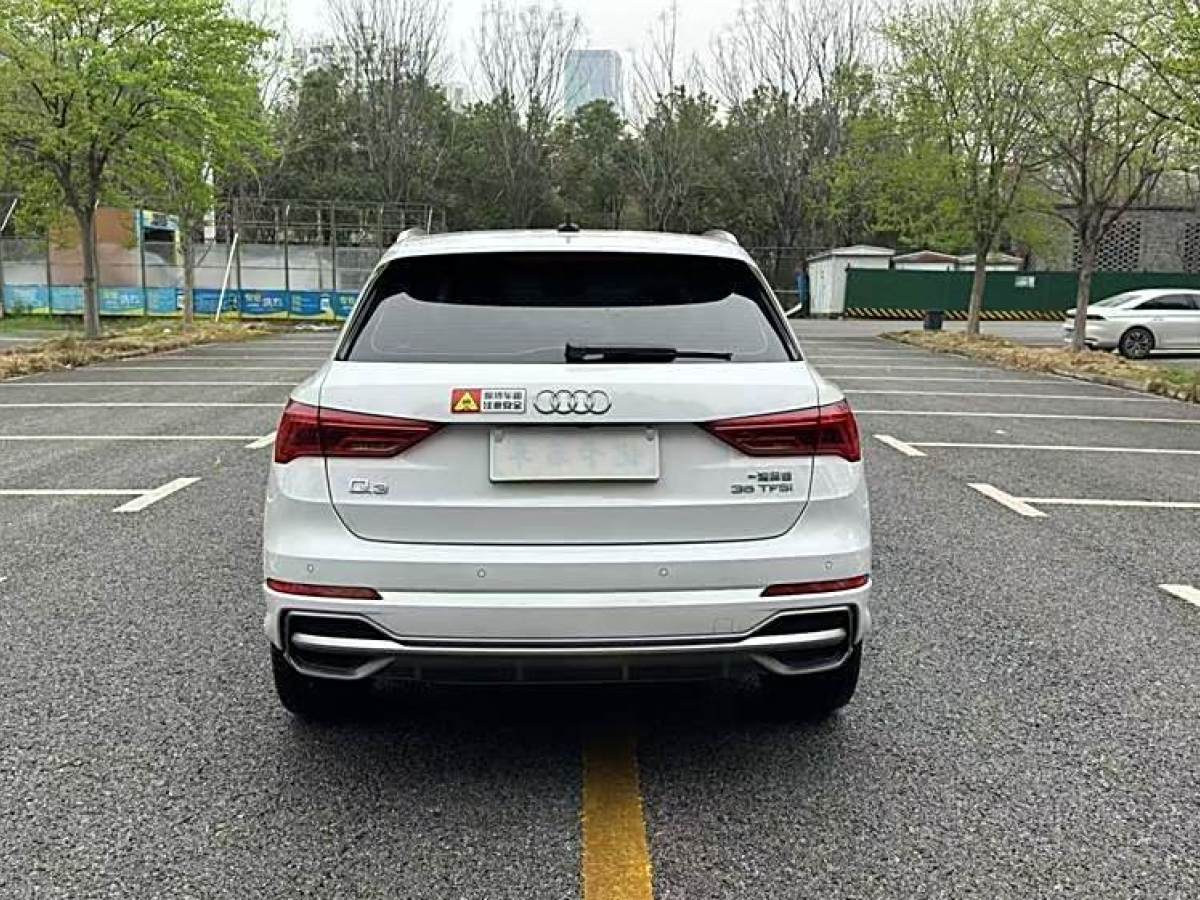 奧迪 奧迪Q3  2021款 35 TFSI 時(shí)尚動感型圖片