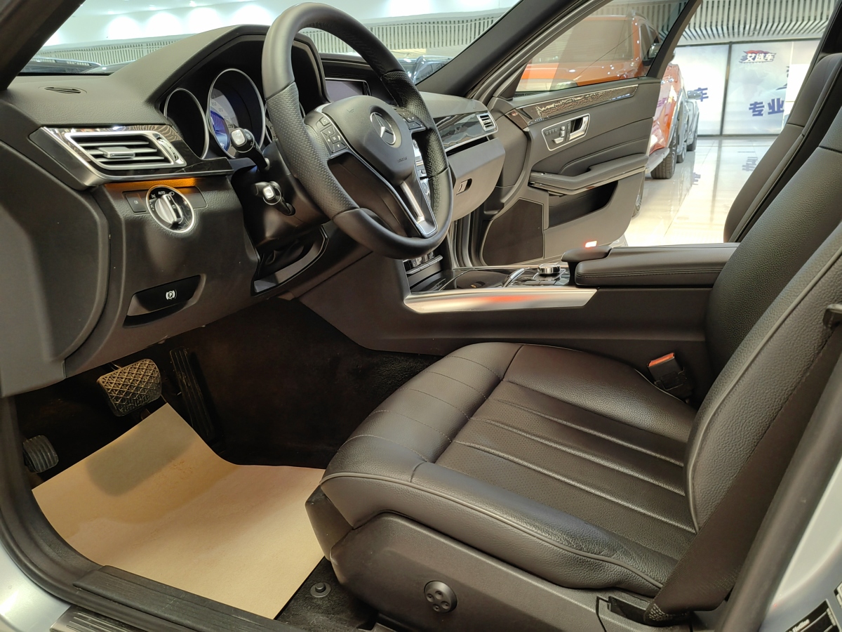 2015年5月奔驰 奔驰E级  2015款 改款 E 260 L 运动型