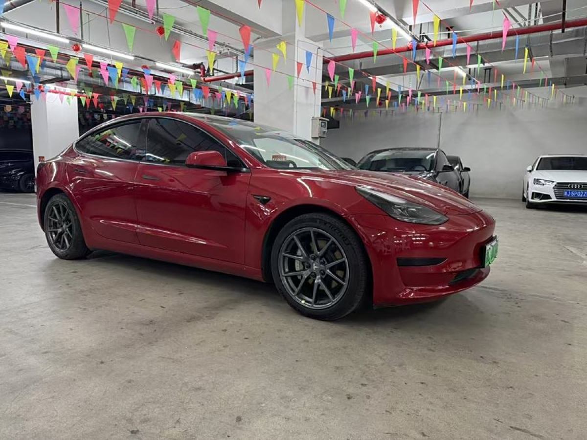 特斯拉 Model Y  2021款 改款 標(biāo)準(zhǔn)續(xù)航后驅(qū)升級(jí)版圖片