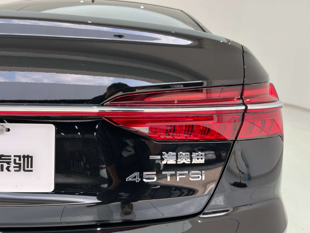 奧迪 奧迪A6L  2023款 改款 45 TFSI quattro 臻選動(dòng)感型圖片