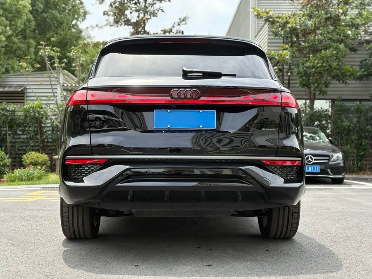 奧迪 奧迪Q6  2022款 50 TFSI quattro 行云型 飛騎套裝圖片
