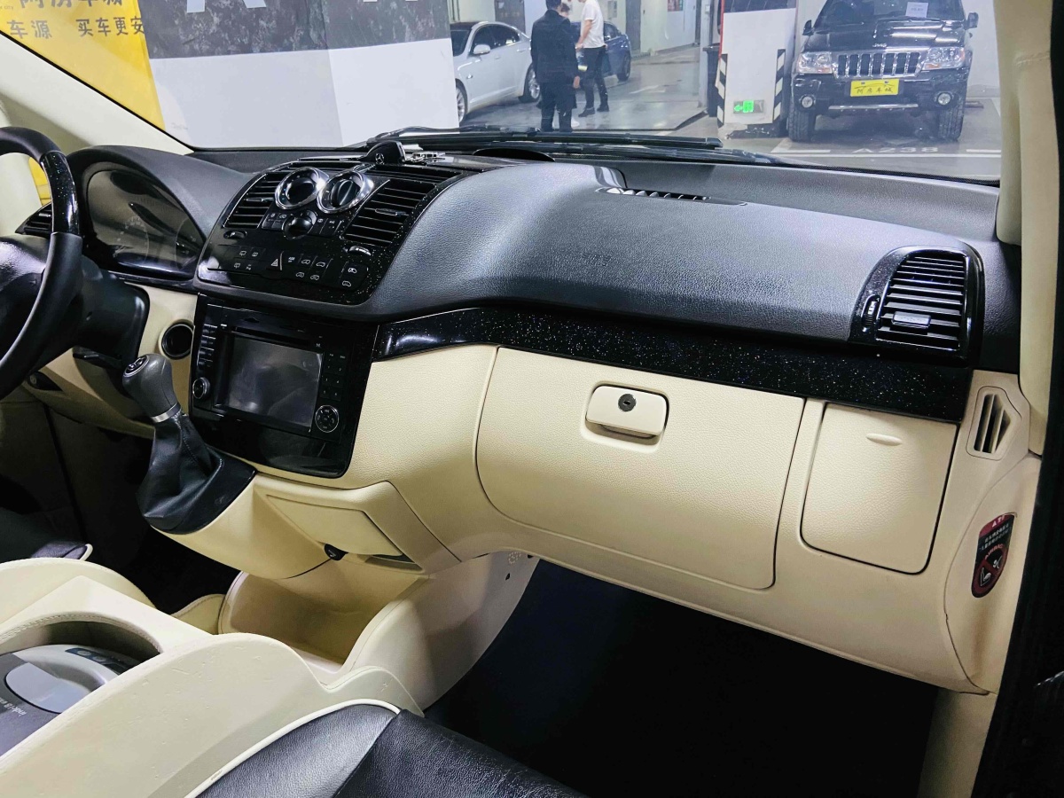 2014年1月奔驰 威霆  2013款 3.0L 精英版