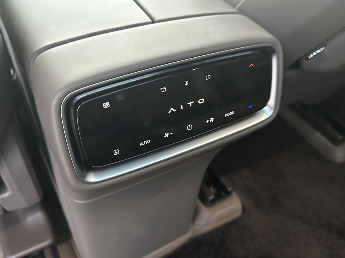 賽力斯 問(wèn)界M9  2024款 增程 Ultra版 52kWh圖片