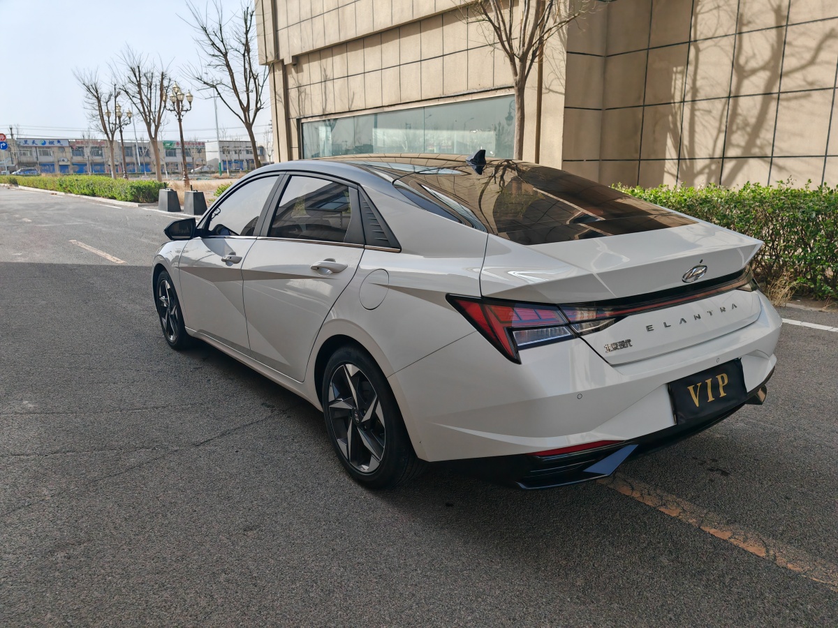 2022年3月現(xiàn)代 伊蘭特  2022款 1.5L CVT LUX尊貴版